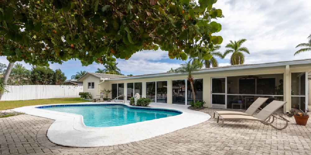 3 Pool Deck Mistakes Tennessee Homeowners Should Avoid